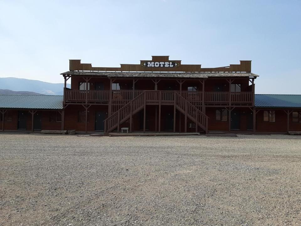 Yellowstone Valley Inn Wapiti Bagian luar foto