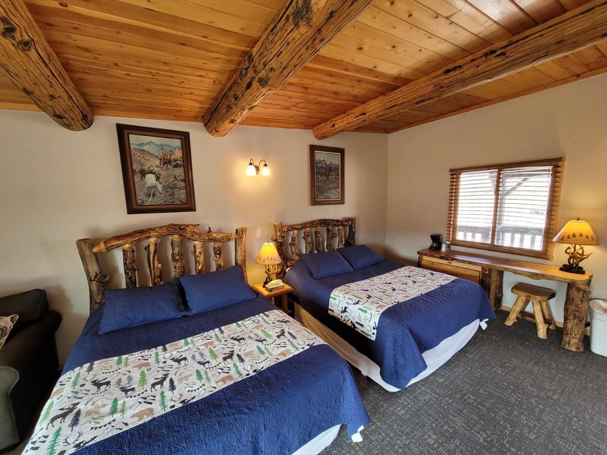 Yellowstone Valley Inn Wapiti Bagian luar foto