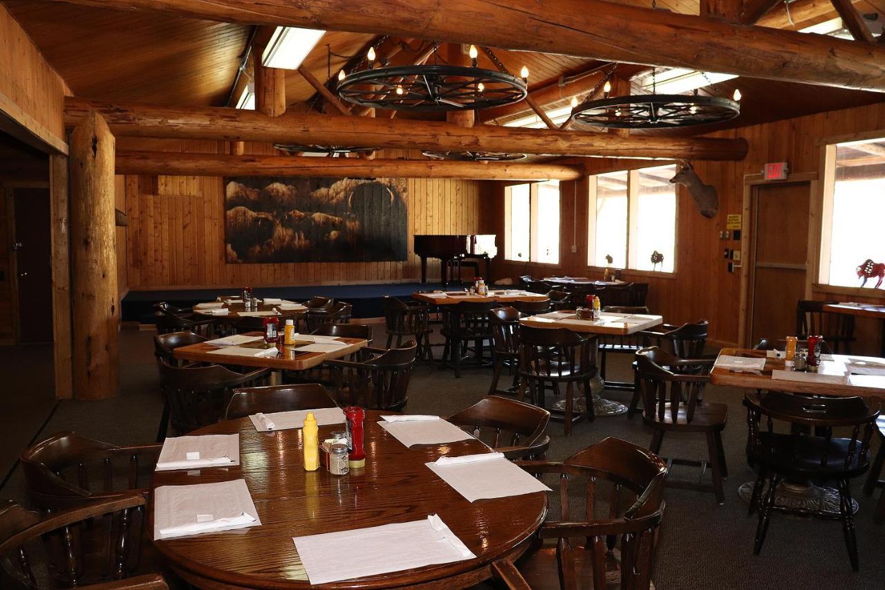 Yellowstone Valley Inn Wapiti Bagian luar foto