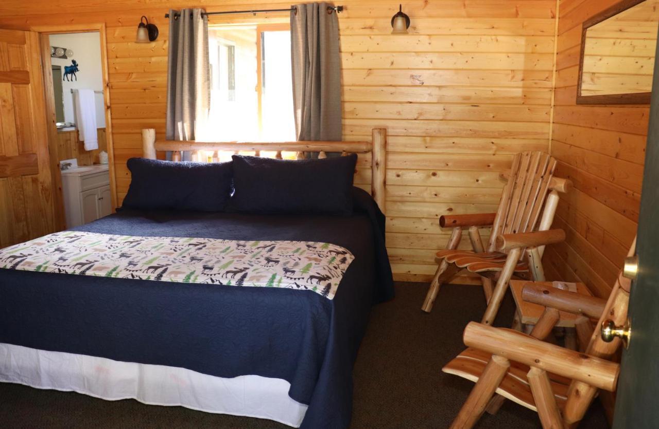 Yellowstone Valley Inn Wapiti Bagian luar foto