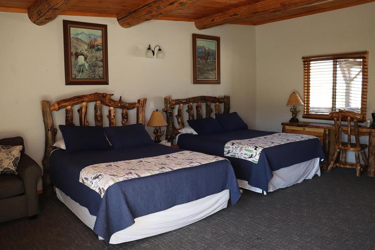 Yellowstone Valley Inn Wapiti Bagian luar foto