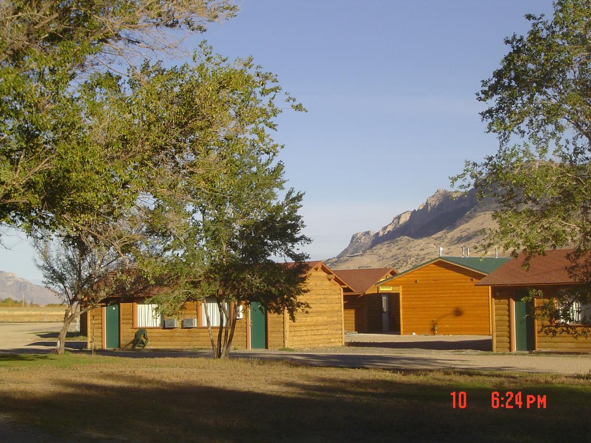 Yellowstone Valley Inn Wapiti Bagian luar foto